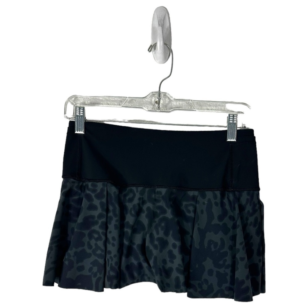 Lululemon Hit Your Stride Skirt Animal Swirl
Deep Coal Black Size 4